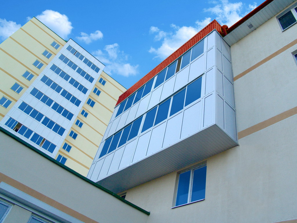 Aliuminio profilių balkono konstrukcija